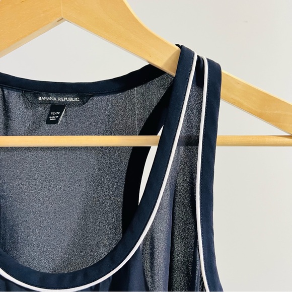 Banana Republic Sleeveless Blouse Extra Small Navy Blue Chic Business Casual Top - Picture 5 of 8